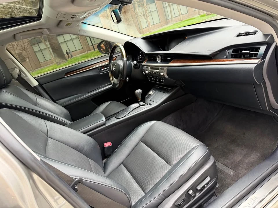 2015 Lexus ES 6th Gen - Image 11 of 14