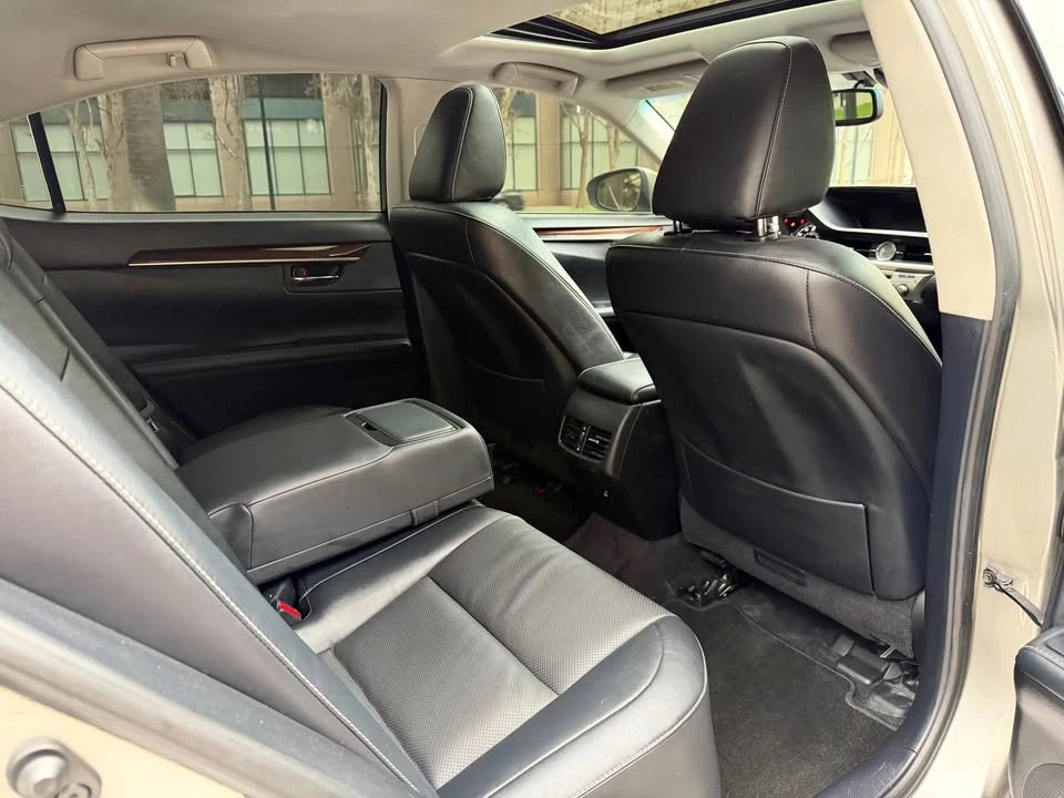 2015 Lexus ES 6th Gen - Image 12 of 14
