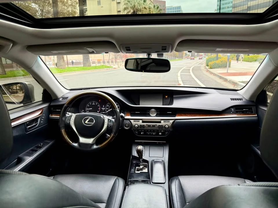 2015 Lexus ES 6th Gen - Image 10 of 14