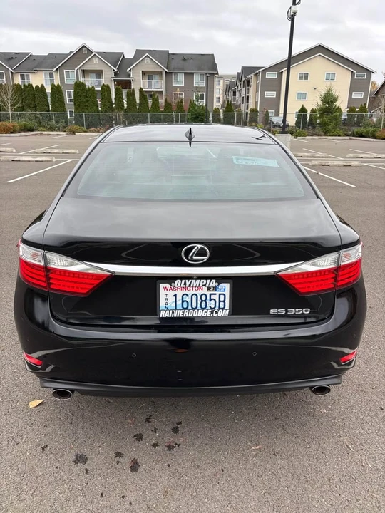 2015 Lexus ES 6th Gen - Image 3 of 9