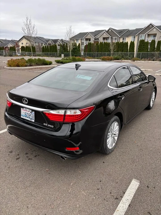 2015 Lexus ES 6th Gen - Image 4 of 9