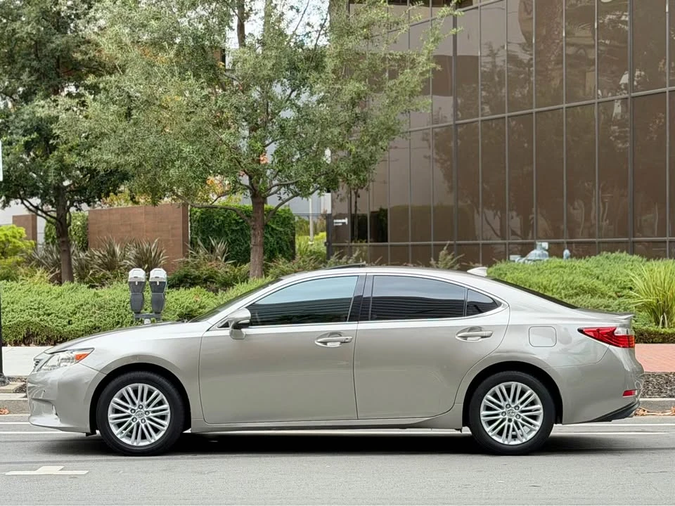 2015 Lexus ES 6th Gen - Image 7 of 14