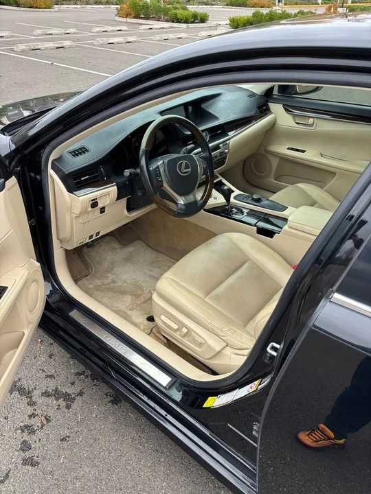 2015 Lexus ES 6th Gen - Image 6 of 9