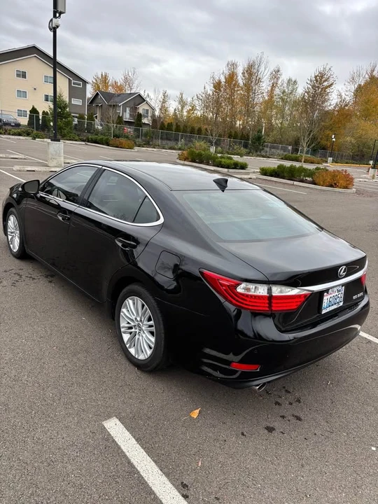 2015 Lexus ES 6th Gen - Image 5 of 9