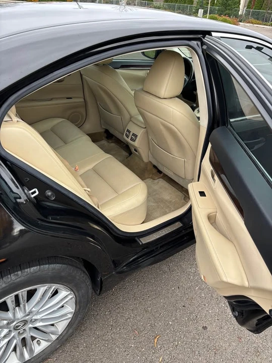 2015 Lexus ES 6th Gen - Image 8 of 9
