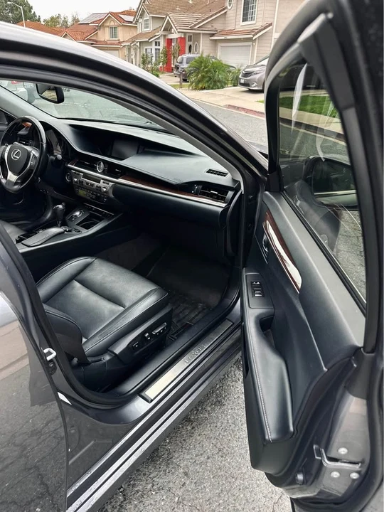 2015 Lexus ES 6th Gen - Image 12 of 13