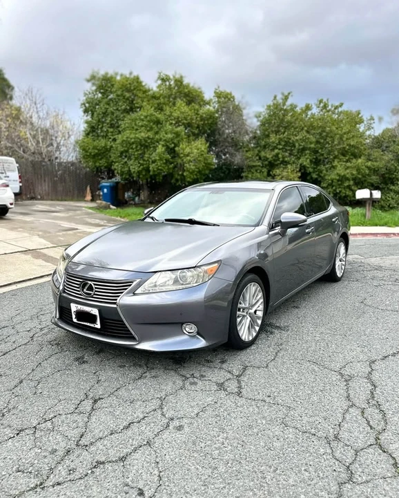 2015 Lexus ES 6th Gen - Image 3 of 13
