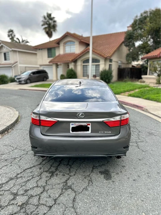 2015 Lexus ES 6th Gen - Image 5 of 13
