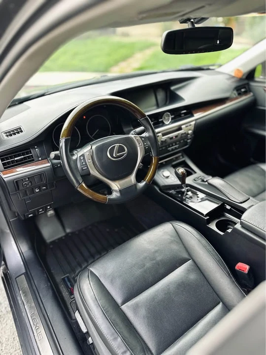 2015 Lexus ES 6th Gen - Image 9 of 13