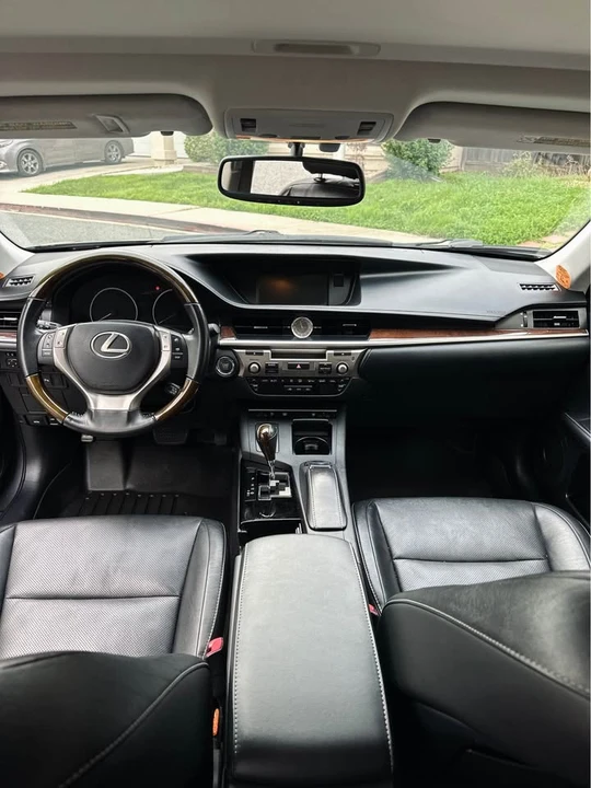 2015 Lexus ES 6th Gen - Image 11 of 13