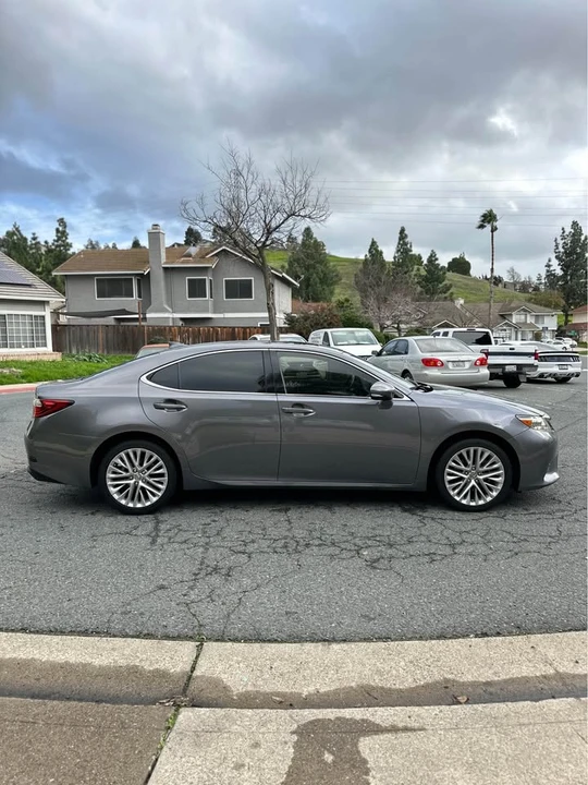 2015 Lexus ES 6th Gen - Image 7 of 13