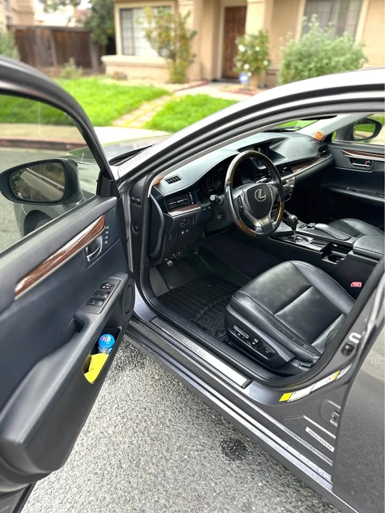 2015 Lexus ES 6th Gen - Image 8 of 13
