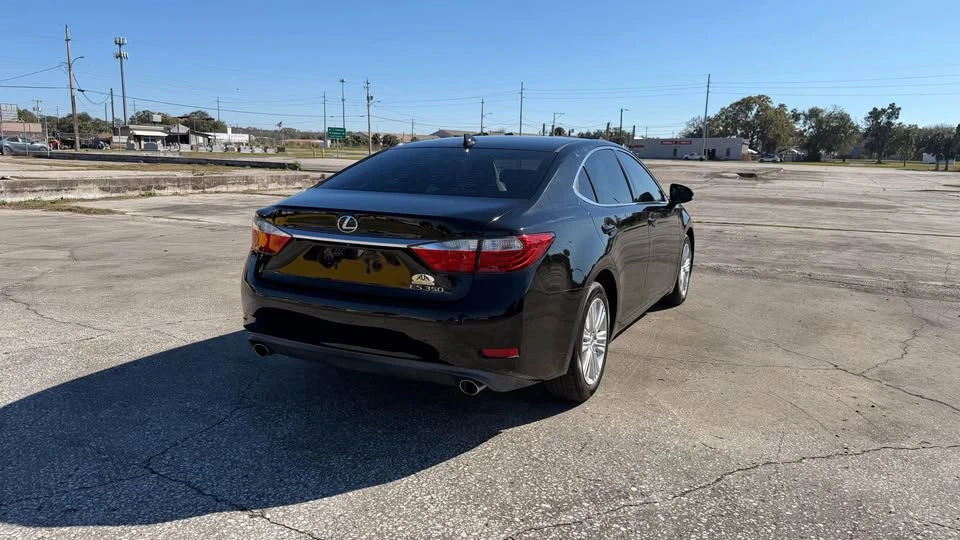 2015 Lexus ES 6th Gen - Image 2 of 9