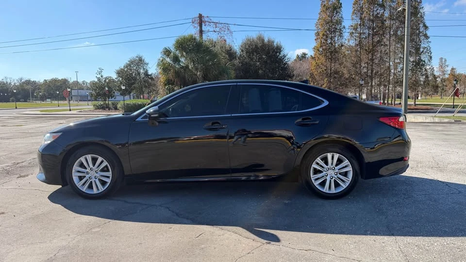 2015 Lexus ES 6th Gen - Image 7 of 12
