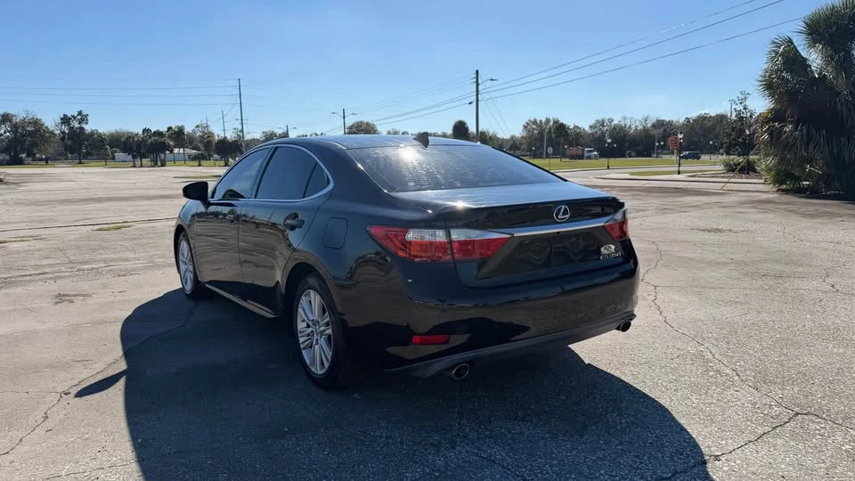 2015 Lexus ES 6th Gen - Image 6 of 12