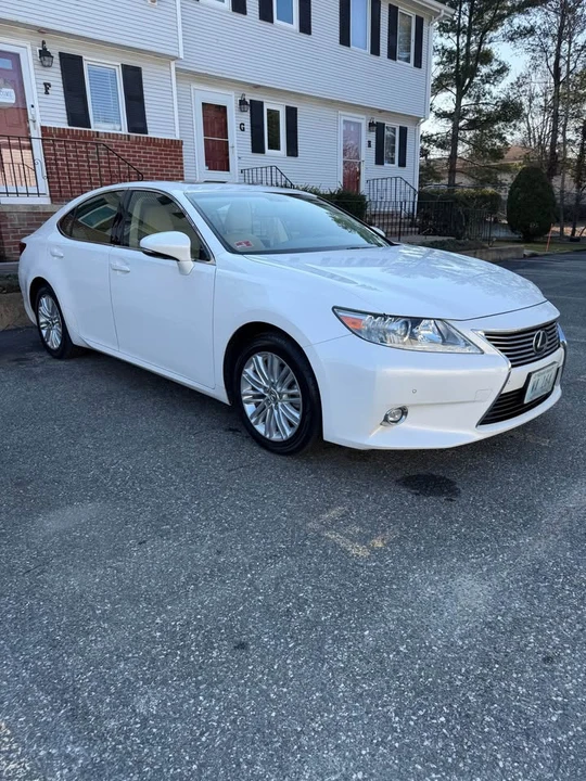 2015 Lexus ES 6th Gen - Image 3 of 9
