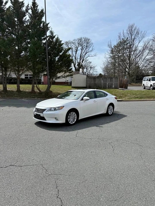 2015 Lexus ES 6th Gen - Image 2 of 19