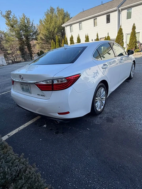 2015 Lexus ES 6th Gen - Image 7 of 9