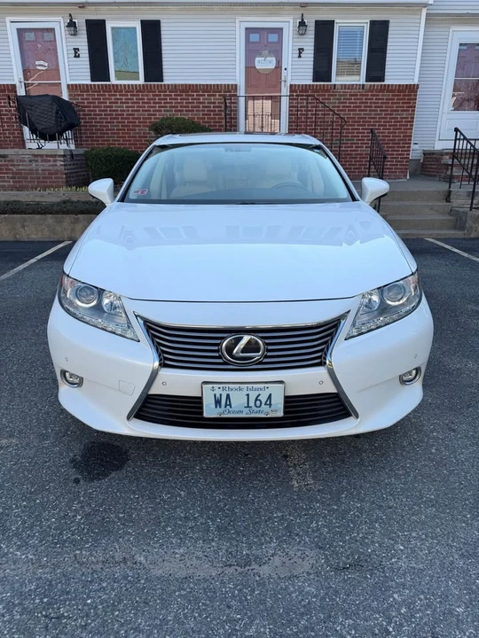2015 Lexus ES 6th Gen - Image 2 of 9