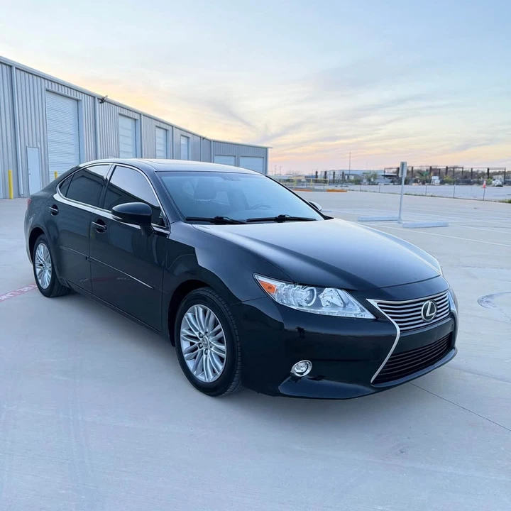2015 Lexus ES 6th Gen - Image 11 of 18