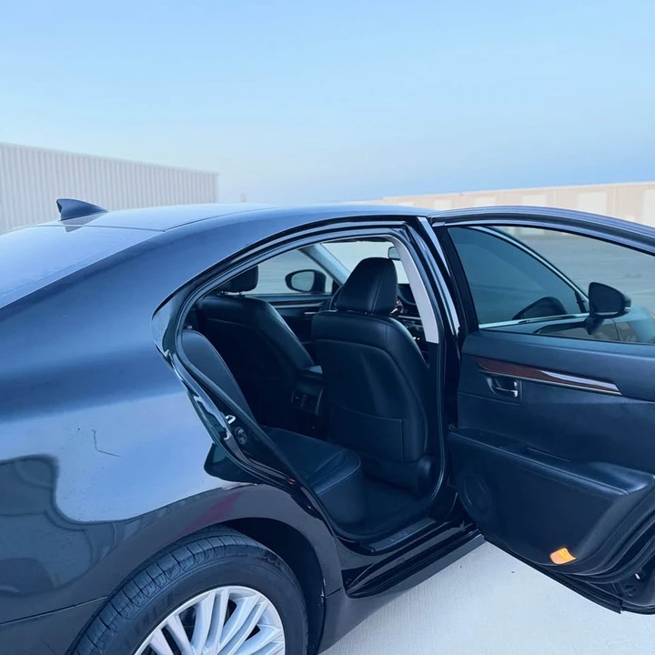 2015 Lexus ES 6th Gen - Image 9 of 18