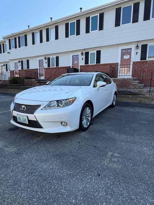 2015 Lexus ES 6th Gen - Image 8 of 9