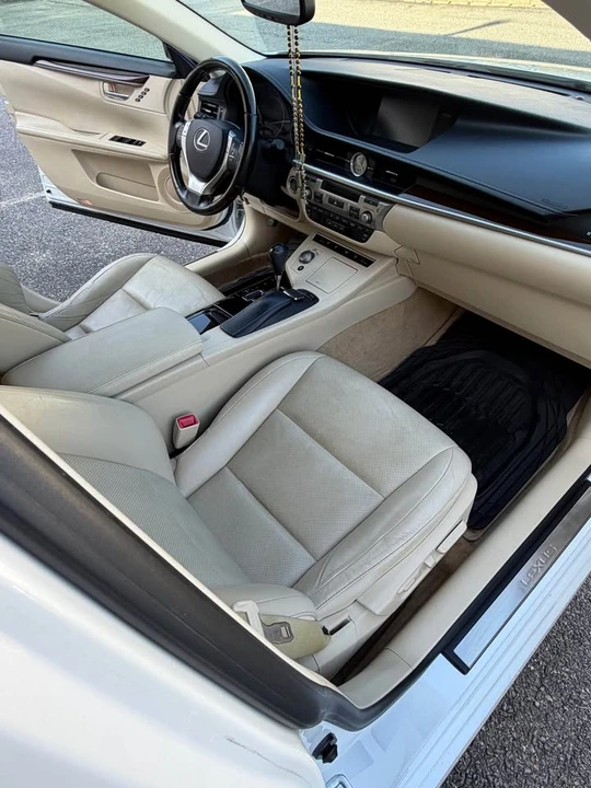 2015 Lexus ES 6th Gen - Image 5 of 9