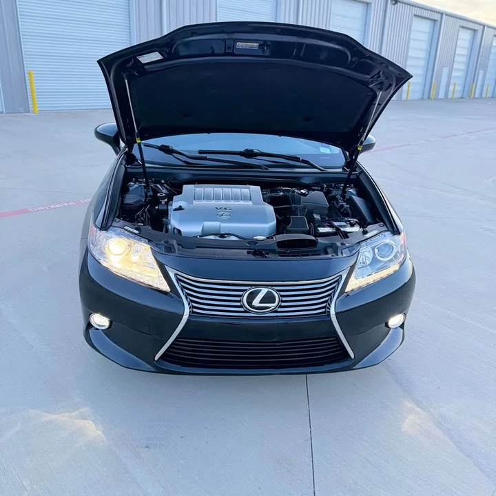 2015 Lexus ES 6th Gen - Image 16 of 18