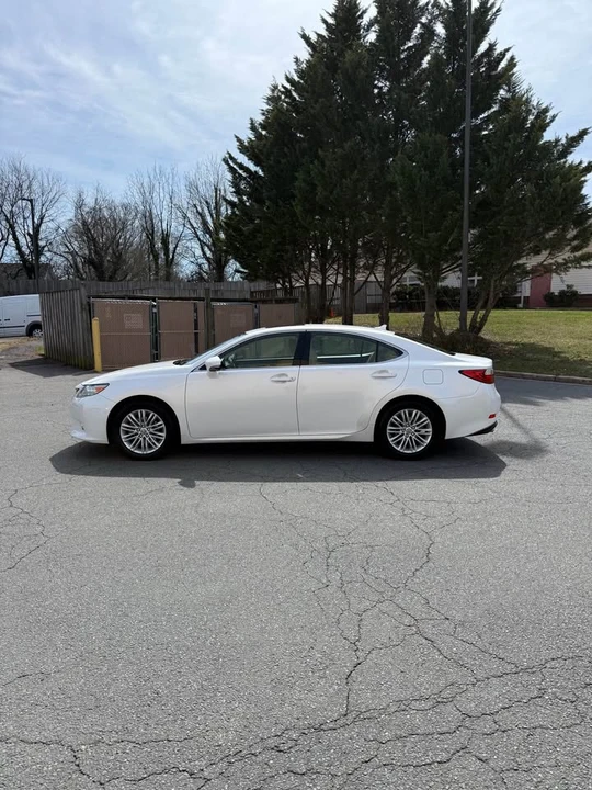 2015 Lexus ES 6th Gen - Image 6 of 19