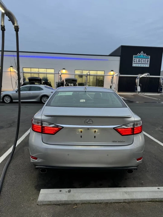 2015 Lexus ES 6th Gen - Image 5 of 14