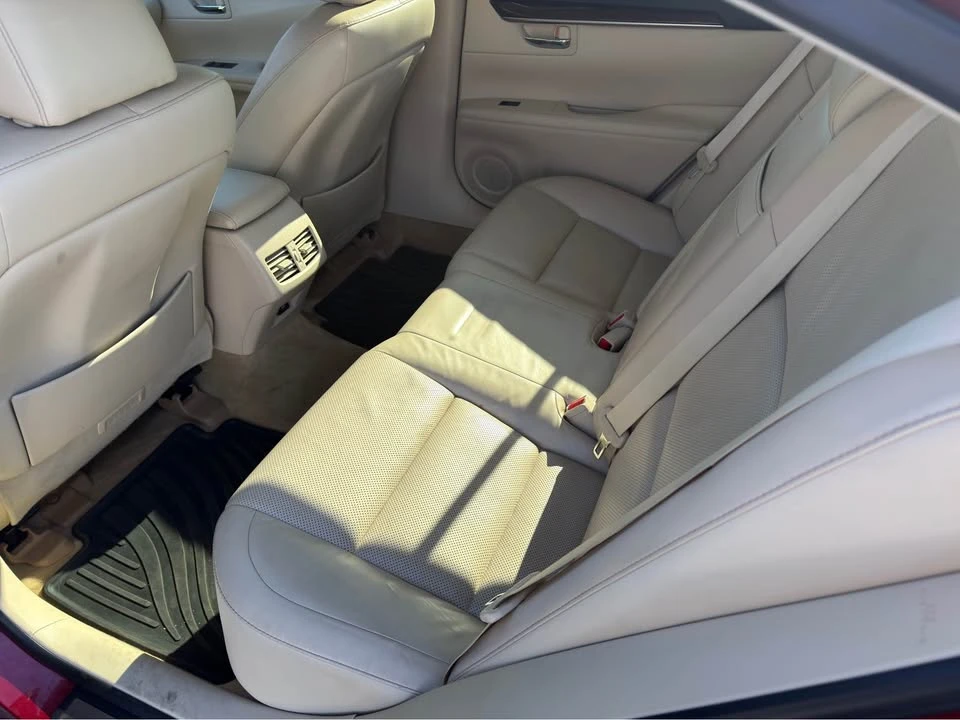 2015 Lexus ES 6th Gen - Image 15 of 20