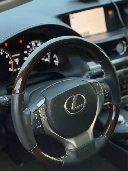 2015 Lexus ES 6th Gen - Image 7 of 14