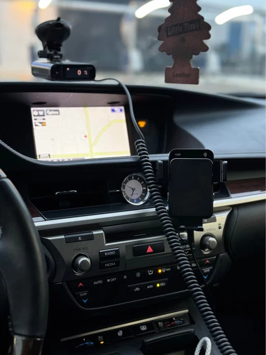 2015 Lexus ES 6th Gen - Image 10 of 14