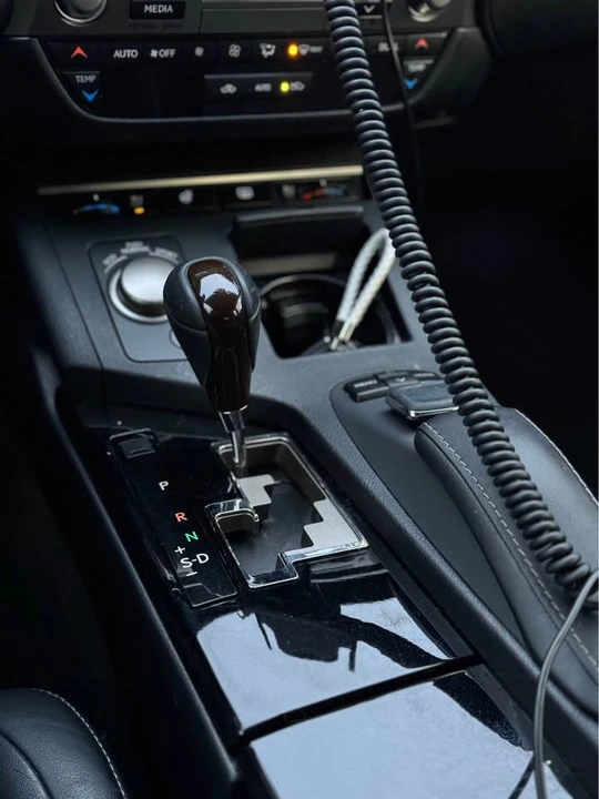 2015 Lexus ES 6th Gen - Image 9 of 14