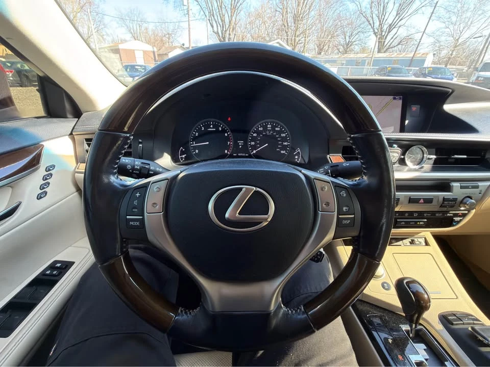 2015 Lexus ES 6th Gen - Image 18 of 20