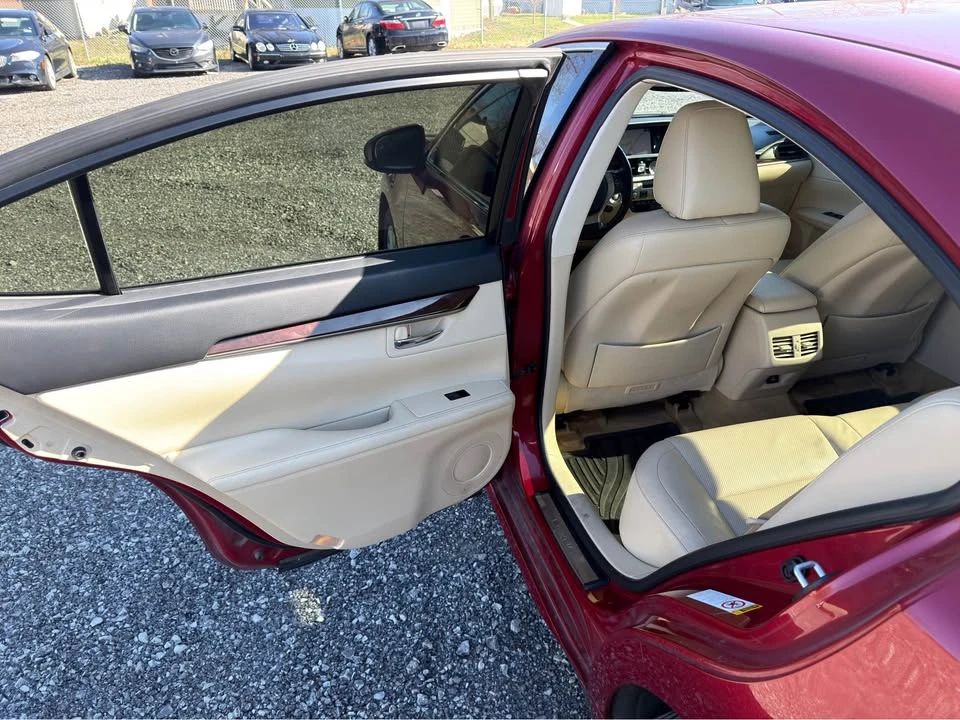 2015 Lexus ES 6th Gen - Image 14 of 20