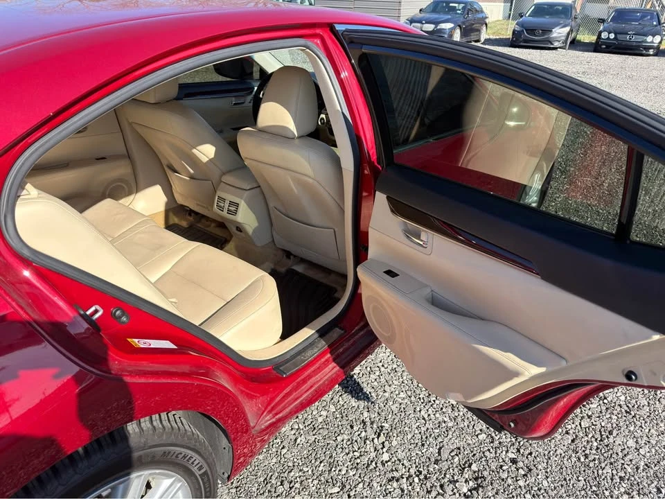 2015 Lexus ES 6th Gen - Image 11 of 20