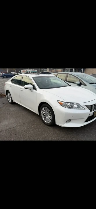 2015 Lexus ES 6th Gen - Image 5 of 5