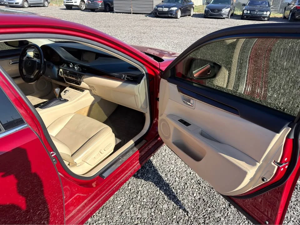2015 Lexus ES 6th Gen - Image 9 of 20