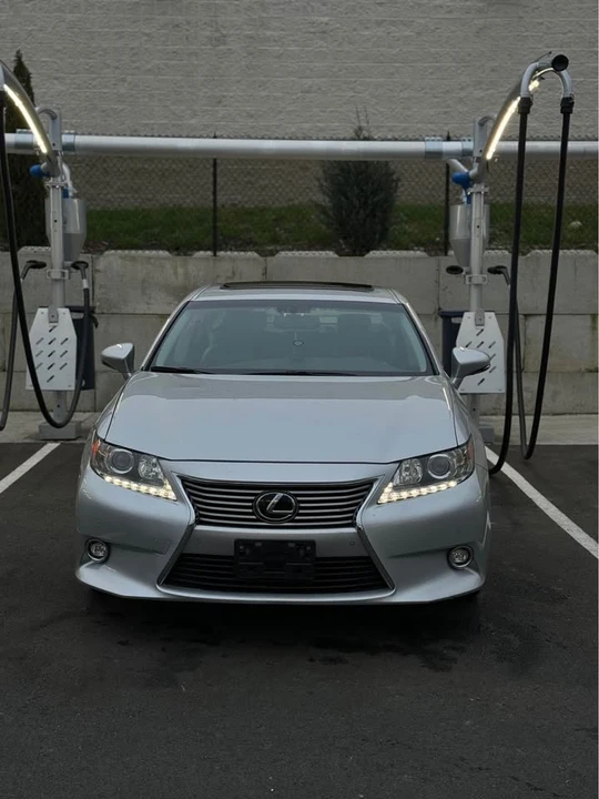 2015 Lexus ES 6th Gen - Image 2 of 14