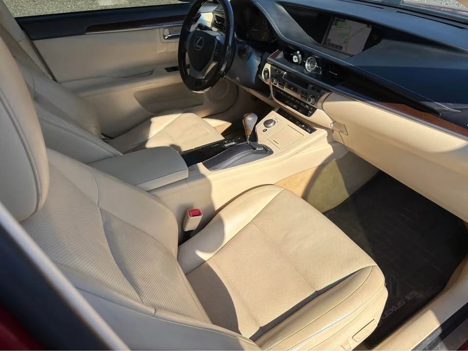 2015 Lexus ES 6th Gen - Image 10 of 20