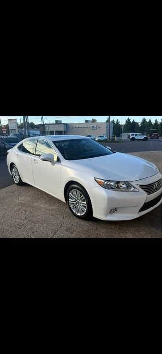 2015 Lexus ES 6th Gen - Image 3 of 5