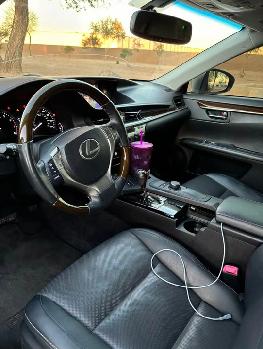 2015 Lexus ES 6th Gen - Image 5 of 9