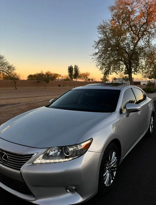 2015 Lexus ES 6th Gen - Image 2 of 9
