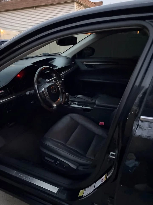 2015 Lexus ES 6th Gen - Image 8 of 12