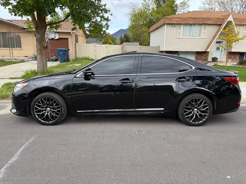 2015 Lexus ES 6th Gen - Image 3 of 12