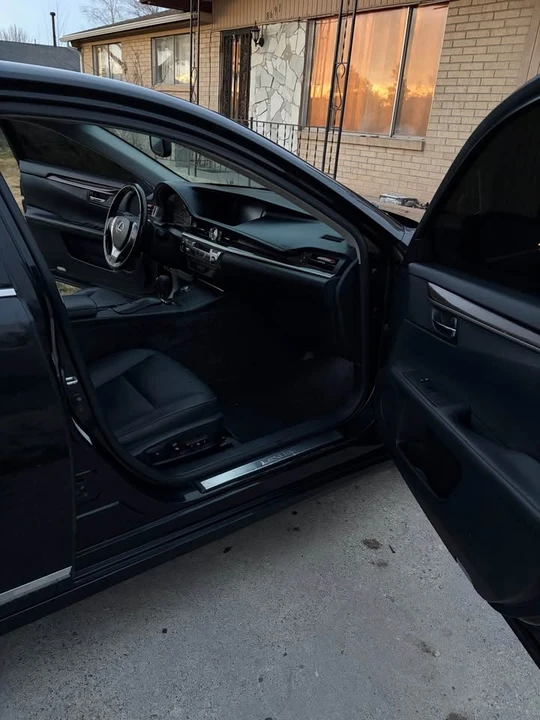 2015 Lexus ES 6th Gen - Image 9 of 12