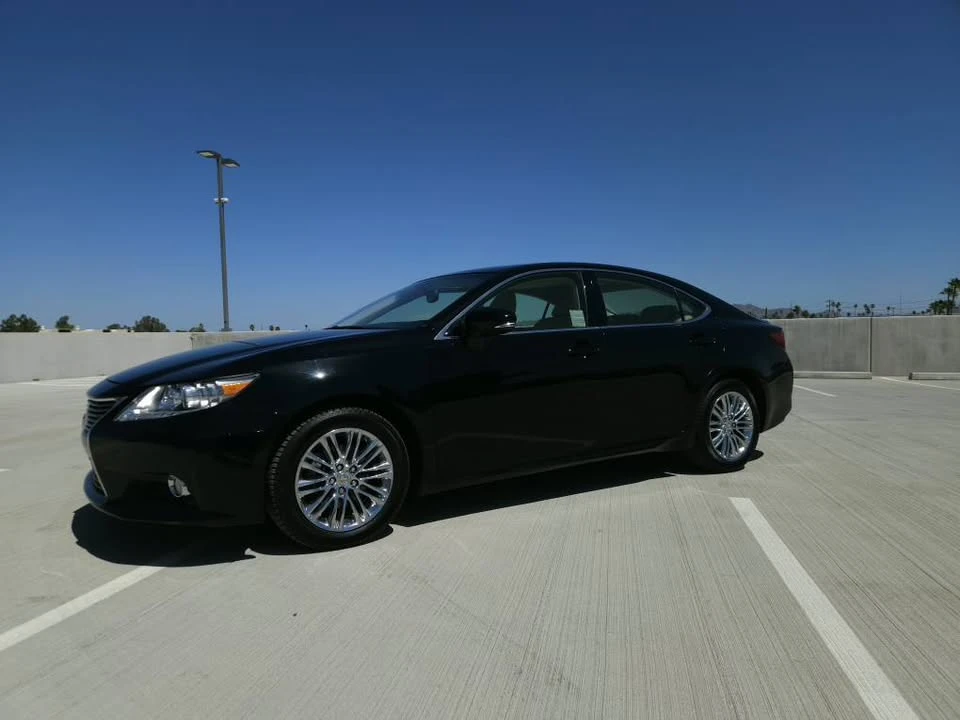 2015 Lexus ES 6th Gen - Image 3 of 19