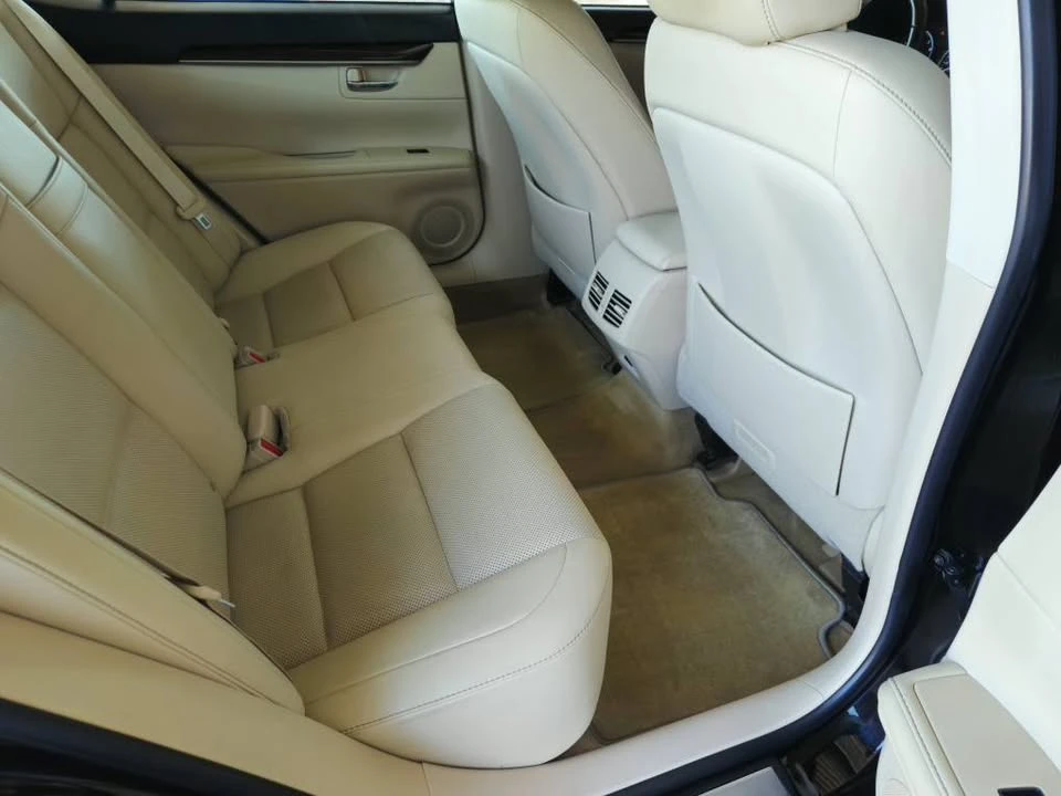 2015 Lexus ES 6th Gen - Image 16 of 19