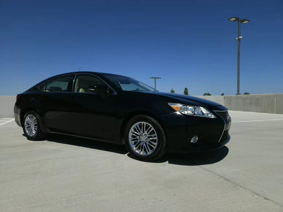 2015 Lexus ES 6th Gen - Image 2 of 19